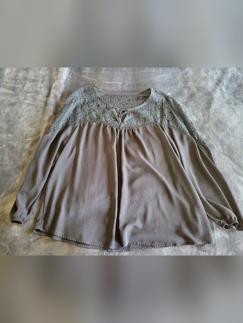 Roz & Ali Black Top With Lace Detail